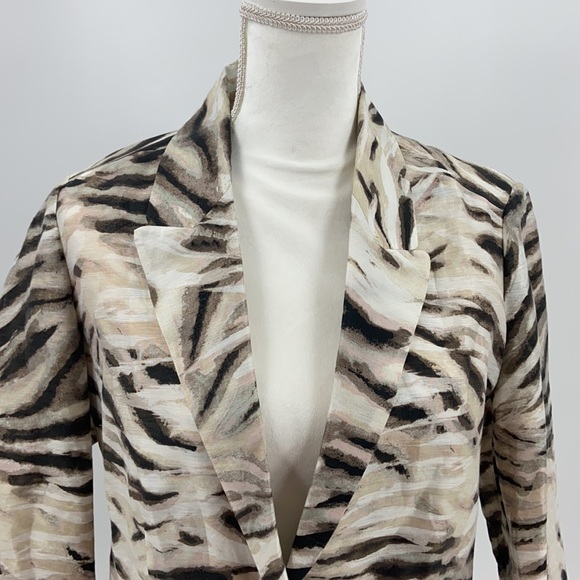 Chico’s linen blend animal print jacket - Picture 2 of 12